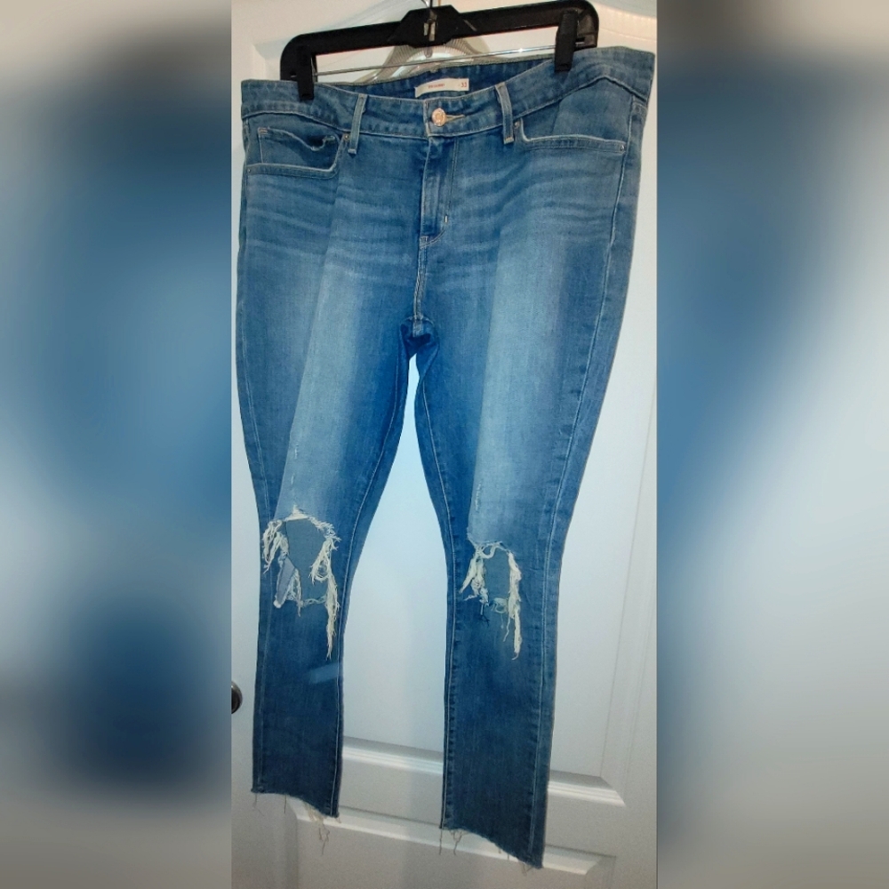 Women's Levi's 711 Skinny Destructed Jeans Size 33 Blue Denim NWOT